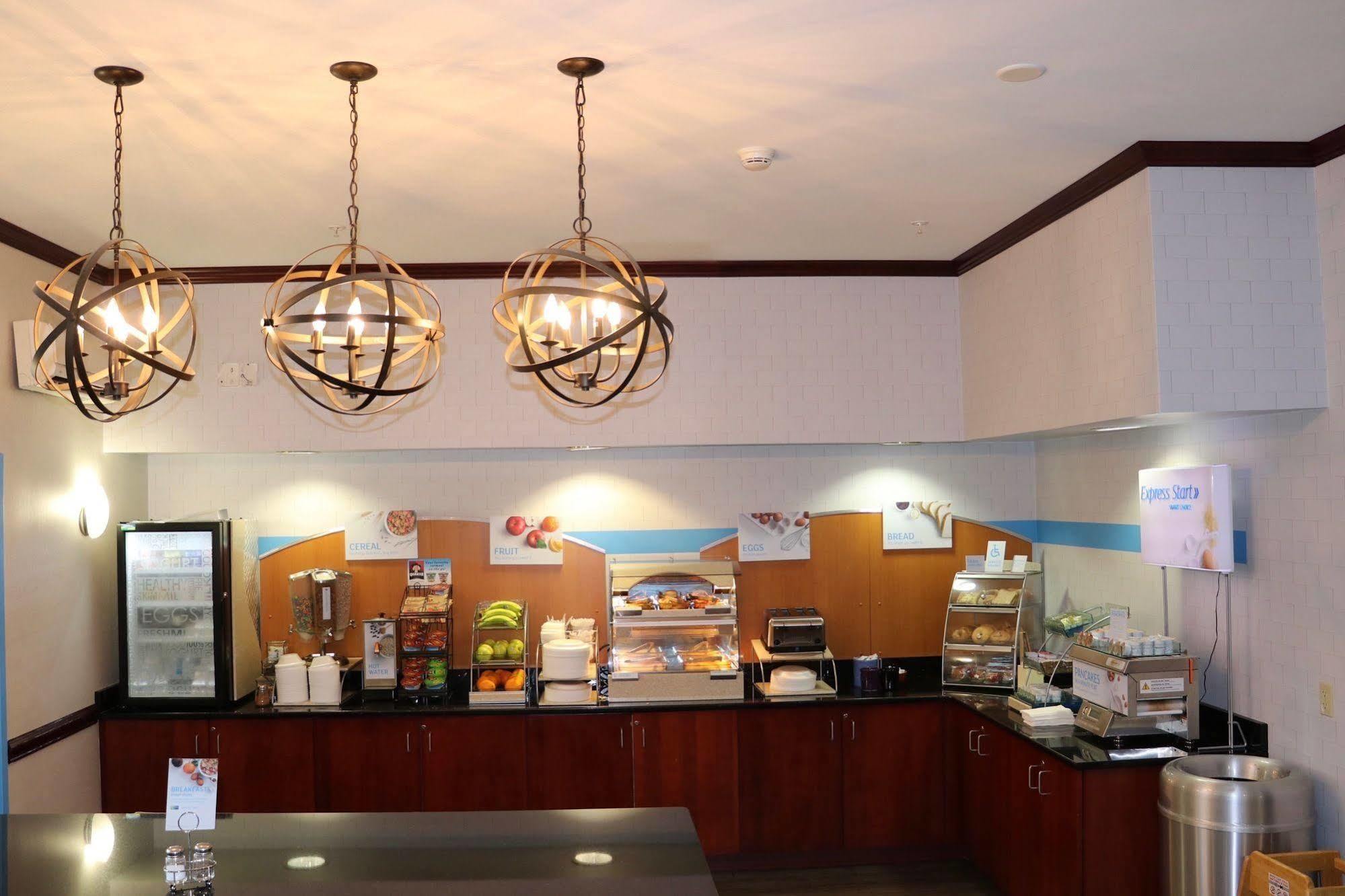Holiday Inn Express And Suites Allentown West By Ihg Dış mekan fotoğraf